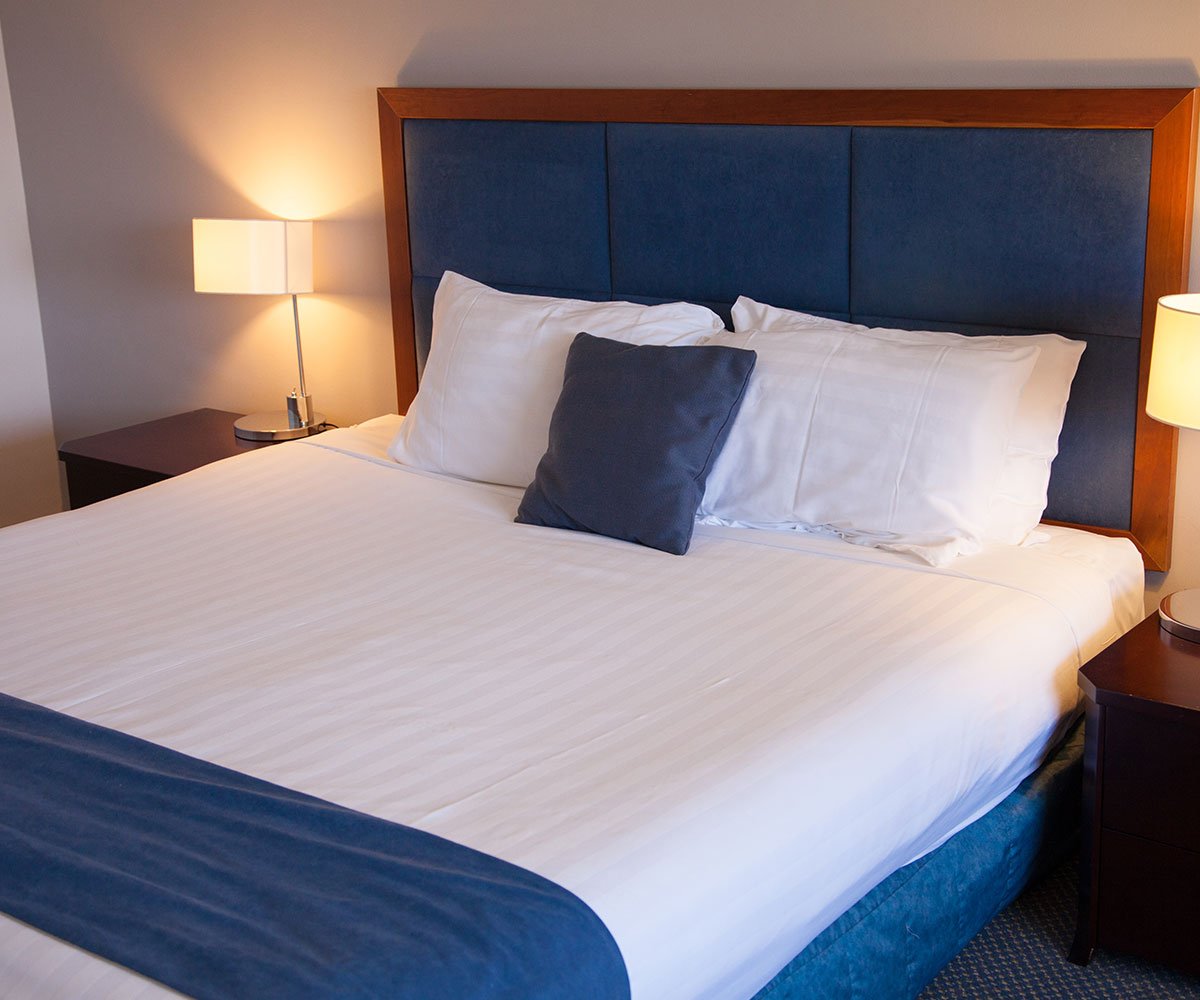 78" x 80" x 14" -King Fitted Stripe Sheets, T250, White -2dz Per Case