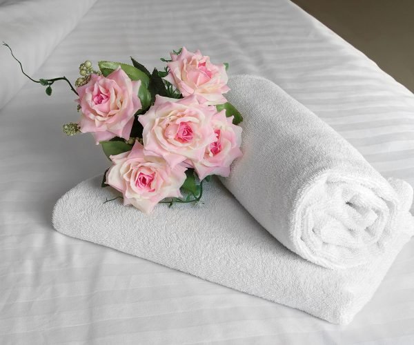 54" x 80" x 14" -Full Fitted Stripe Sheets, T250, White -2dz Per Case 1 54" x 80" x 14" -Full Fitted Stripe Sheets, T250, White -2dz Per Case