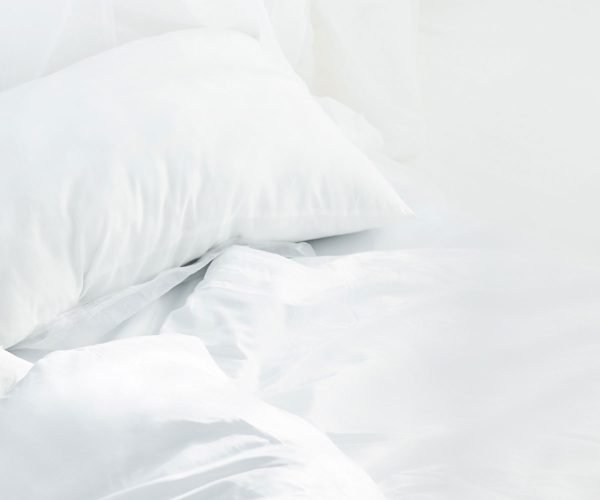 Queen Fitted Bed Sheets, T200, 60" x 80" x 12" -White -2dz per case 1 Queen Fitted Bed Sheets, T200, 60" x 80" x 12" -White -2dz per case